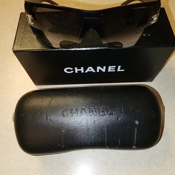 Authentic BLACK CHANEL SUNGLASSES/ SHADES - Picture 5 of 7